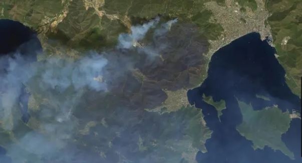 Manavgat ve Marmaris'teki orman yangınlarını uzaydan görüntüledi 1