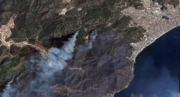 Manavgat ve Marmaris'teki orman yangınlarını uzaydan görüntüledi 2