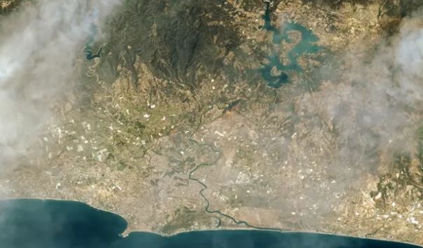 Manavgat ve Marmaris'teki orman yangınlarını uzaydan görüntüledi 3