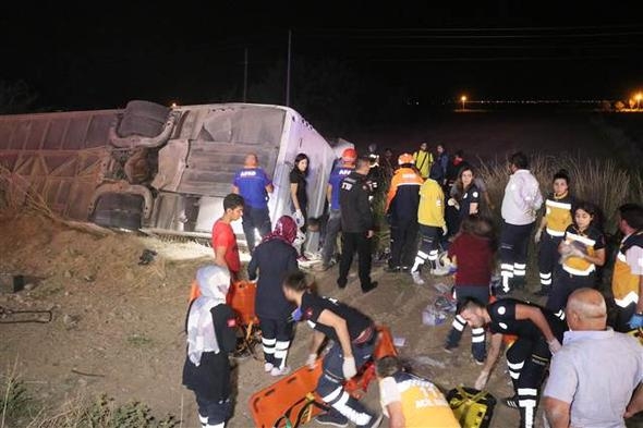 Aksaray'da yolcu otobüsü devrildi: Çok sayıda ölü var 7
