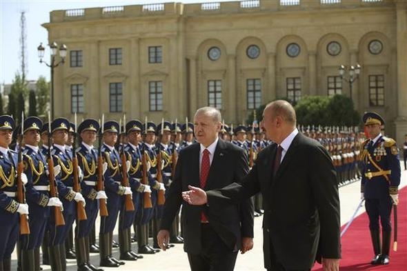 Erdoğan Bakü'nün kurtuluşunun 100. yıl dönümünde Azerbaycan'da 12