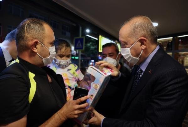 Erdoğan, Çengelköy'de vatandaşlarla sohbet etti 5