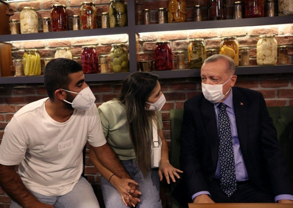 Erdoğan, Çengelköy'de vatandaşlarla sohbet etti 8