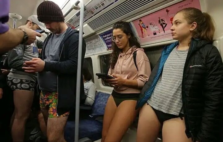 Metroda şok! Bir anda pantolonlarını çıkarmaya başladılar 8