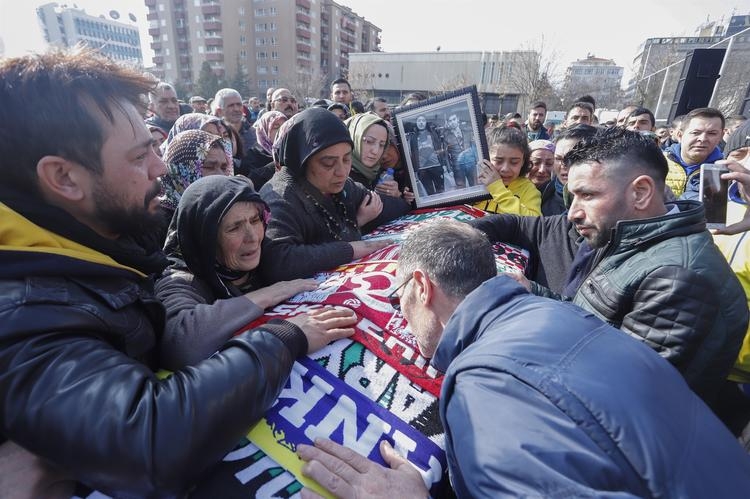 Kazada hayatını kaybeden Ankaragücü taraftarı için tören düzenlendi 11