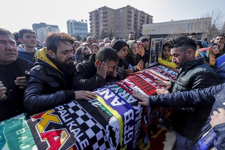 Kazada hayatını kaybeden Ankaragücü taraftarı için tören düzenlendi 12
