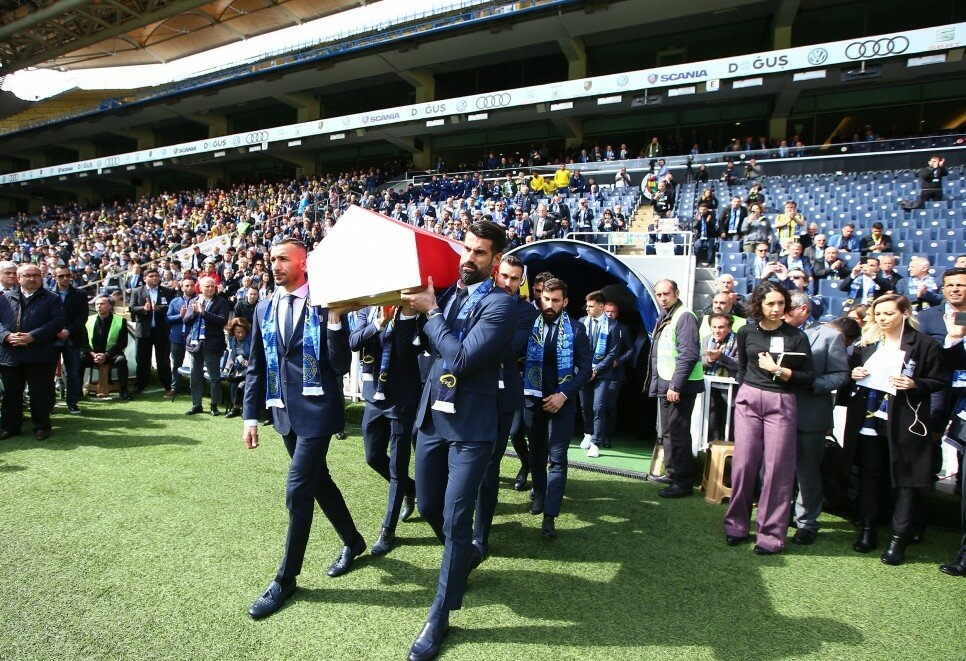 Fenerbahçe ve Türk futbolunun efsanesi Can Bartu son yolcuğuna uğurlandı 25