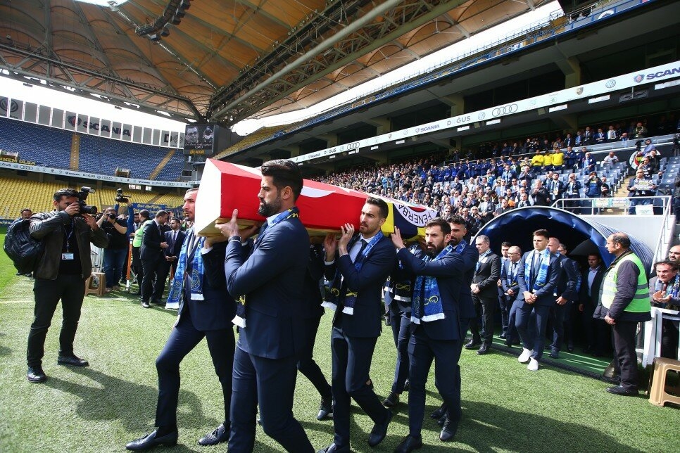 Fenerbahçe ve Türk futbolunun efsanesi Can Bartu son yolcuğuna uğurlandı 26