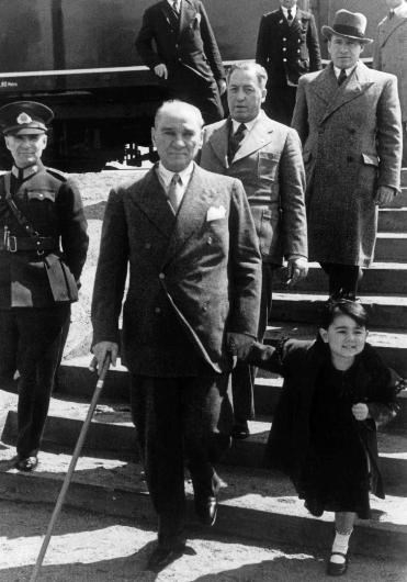 Digital olarak yeniden düzenlenmiş az bilinen Atatürk fotoğrafları 12