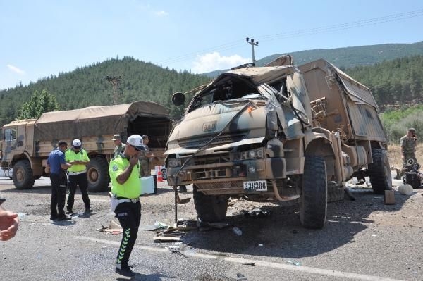 Gaziantep'te askeri araç devrildi! Yaralılar var 4