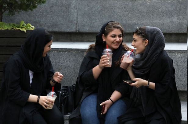 Dünya bu fotoğrafları konuşuyor! İran'da Amerikan tarzı yaşamak... 1