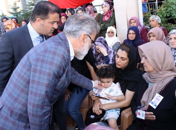 Şehit cenazesinde Kılıçdaroğlu'nun çelengine zarar verdiler 10