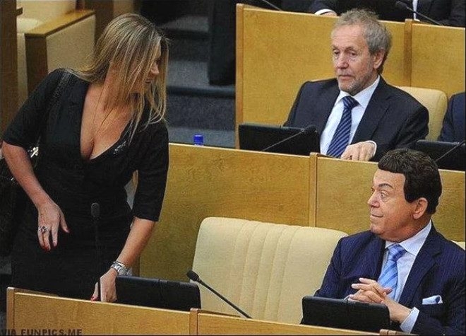 Mecliste skandal görüntü! Çıplak kadın fotoğrafına bakarken yakalandı 8