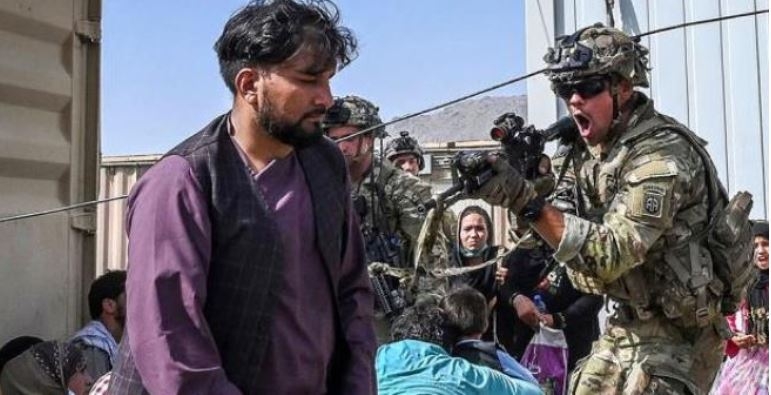 Taliban'dan kaçan Afganlıların ilginç görüntüleri 1
