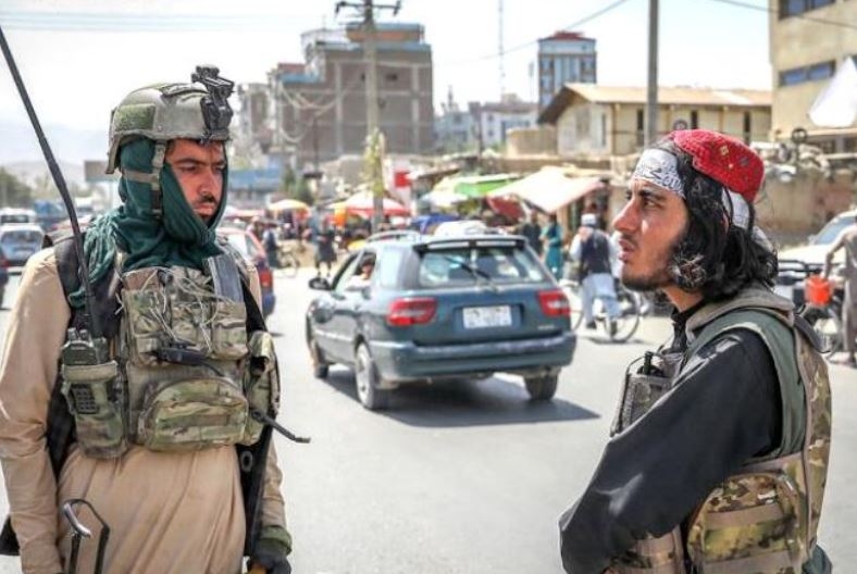 Taliban'dan kaçan Afganlıların ilginç görüntüleri 2