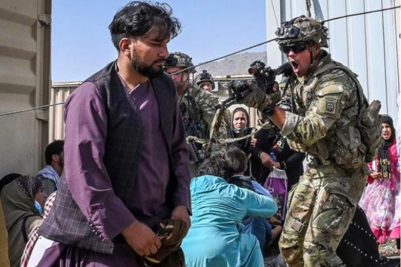 Taliban'dan kaçan Afganlıların ilginç görüntüleri 5