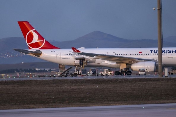 İran'dan Türk vatandaşlarını getiren uçak dezenfekte edildi 5