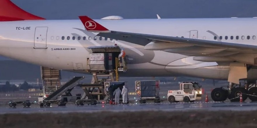 İran'dan Türk vatandaşlarını getiren uçak dezenfekte edildi