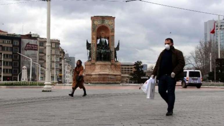 İstanbul'da vatandaşlardan koronavirüs önlemi 10