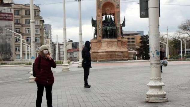 İstanbul'da vatandaşlardan koronavirüs önlemi 3