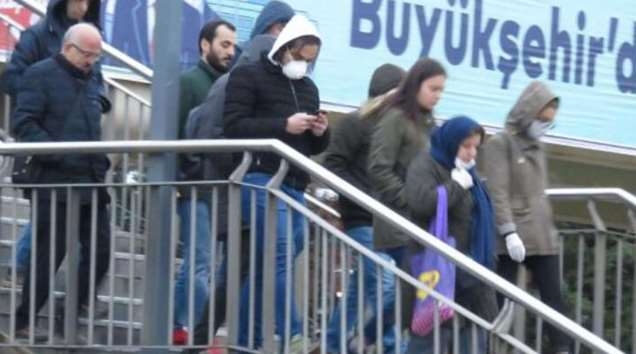 İstanbul'da vatandaşlardan koronavirüs önlemi 7