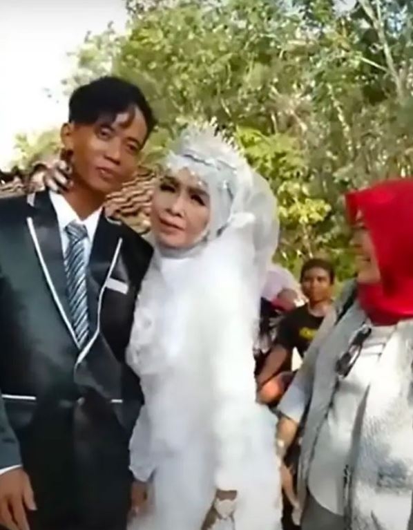 65 yaşındaki kadın evlat edindiği 24 yaşındaki çocukla evlendi 3
