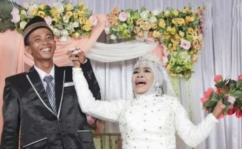 65 yaşındaki kadın evlat edindiği 24 yaşındaki çocukla evlendi 8
