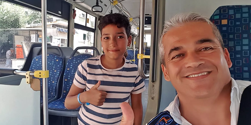 Çocuğunu otobüste unutan turist herkesi şaşırttı!