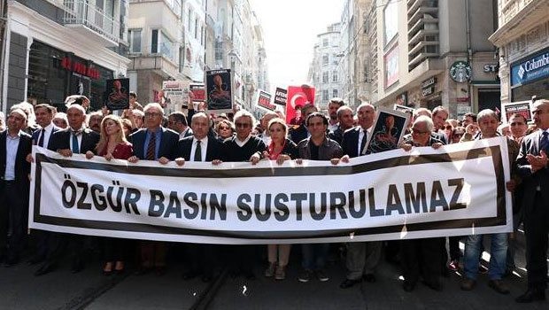Gazeteciler baskı ve saldırılara karşı yürüdü