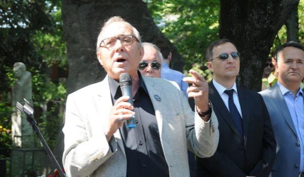 Sol'a karşı Erdoğan'ı Perinçek savunuyor