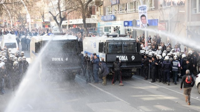 TOMA, saldırganlar serinlesin diye su sıkmış