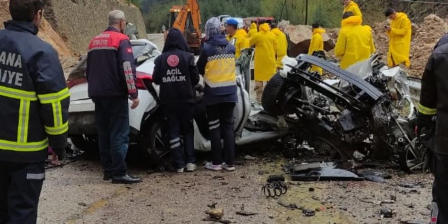 Adana'da heyelan faciası: Üzerine kaya devrilen otomobildeki 4 öğretmen hayatını kaybetti