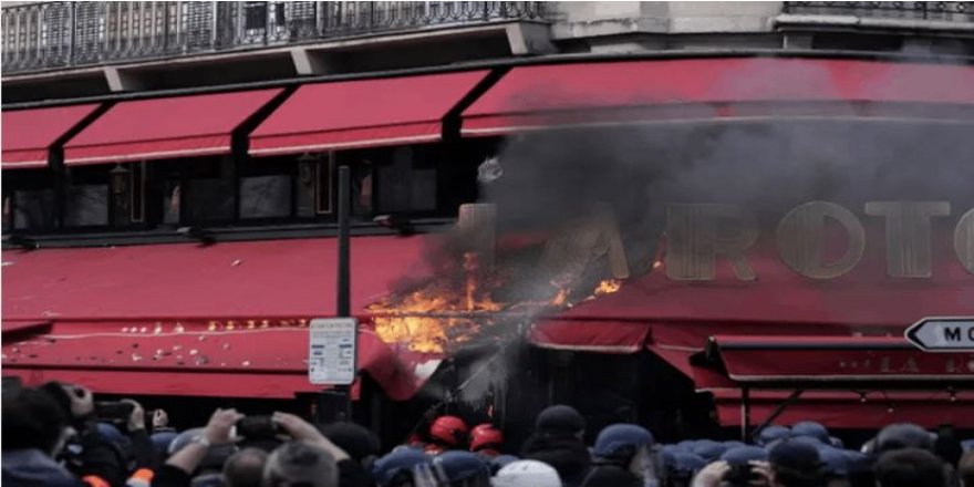 Fransa’da eylemciler Macron’un favori restoranını ateşe verdi