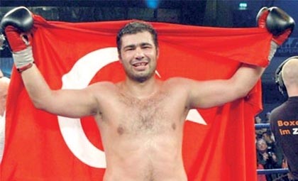 Sinan Şamil Sam hayatını kaybetti