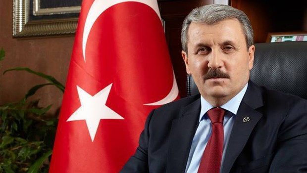 DESTİCİ, TRT'DE AKP VE TRT'Yİ TOPA TUTTU !