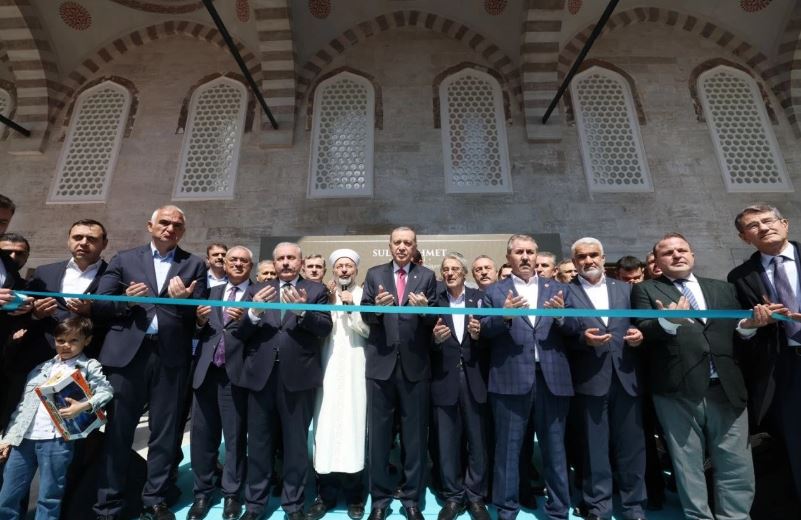 Sultanahmet Camii restorasyon sonrası yeniden ibadete açıldı