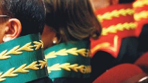 Açığa alınan hakimler için flaş karar