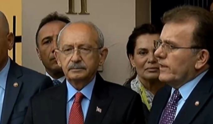 Adalet Partisi lideri Vecdez Öz, Kılıçdaroğlu'na desteklerini açıkladı