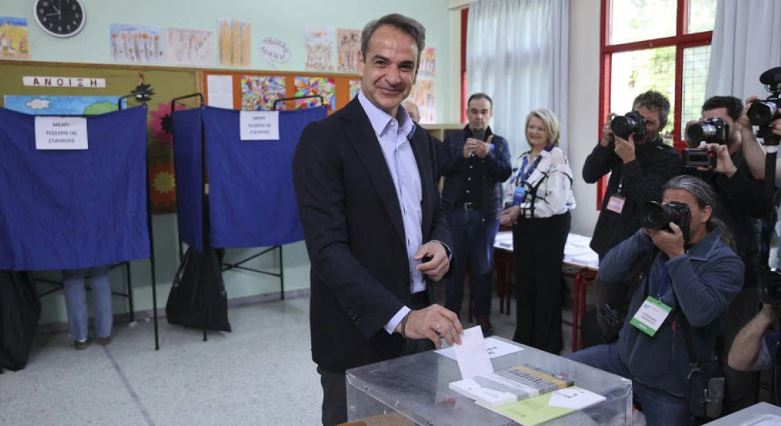 Yunanistan'da seçimlerin galibi Miçotakis