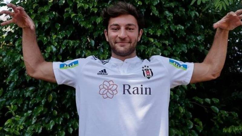 Beşiktaşlı futbolcu Emrecan Uzunhan'a trafikte saldırdılar! Sahalardan 6 ay uzak kalabilir