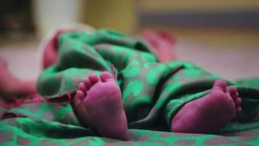 Hindistan'da bir aile cep telefonu almak için 8 aylık bebeklerini sattı