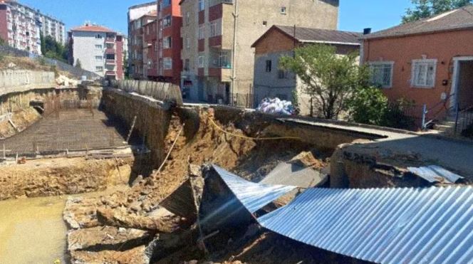 Sarıyer'de yol çöktü: 8 bina boşaltıldı