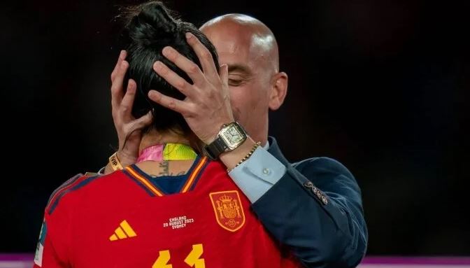 FIFA'dan Jenni Hermoso'yu dudağından öpen Luis Rubiales'e ceza!