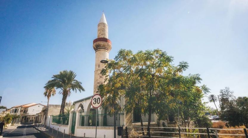 Güney Kıbrıs'ta camiye molotof kokteylli saldırı