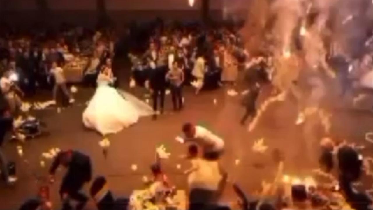 Irak'ta düğünde yangın: 100 ölü 500 yaralı