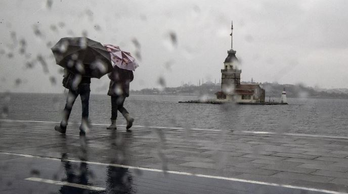 İstanbul 24 saatte mevsim değiştirdi! Akşama kadar sürecek