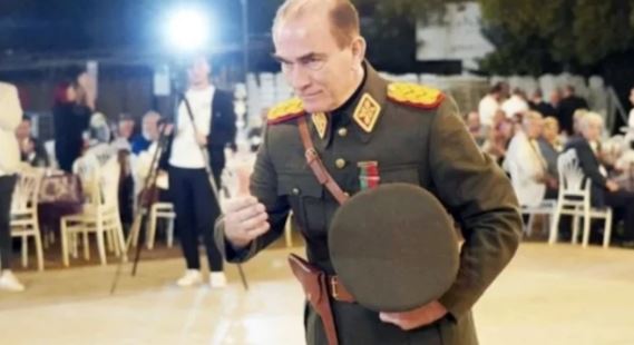 'Çakma Atatürk' 1 saatte 30 Bin TL para kazanıyor