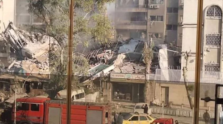 İsrail, İran'da Büyükelçi konutunu vurdu: 7 ölü