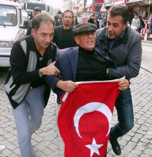 HDP eylemine bayraklı tepki