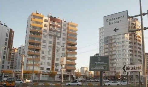 Diclekent'e tepki: Biz ölürken siz eğleniyorsunuz